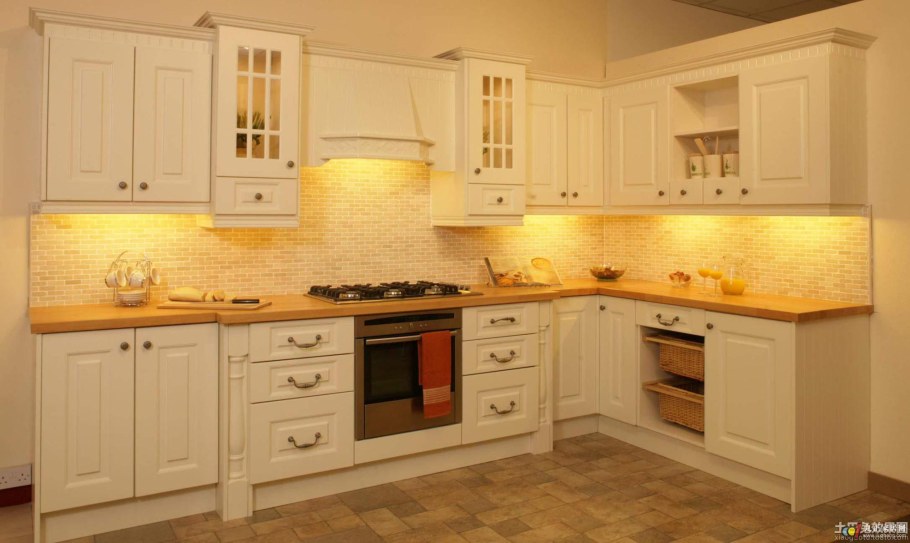 Кремовый кухонный гарнитур