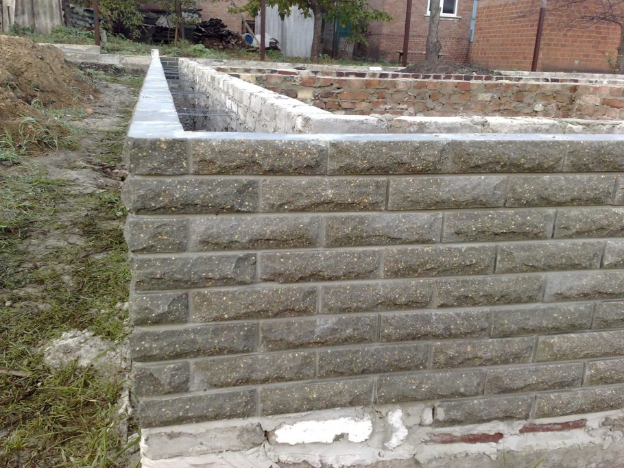 Цокольные блоки для фундамента
