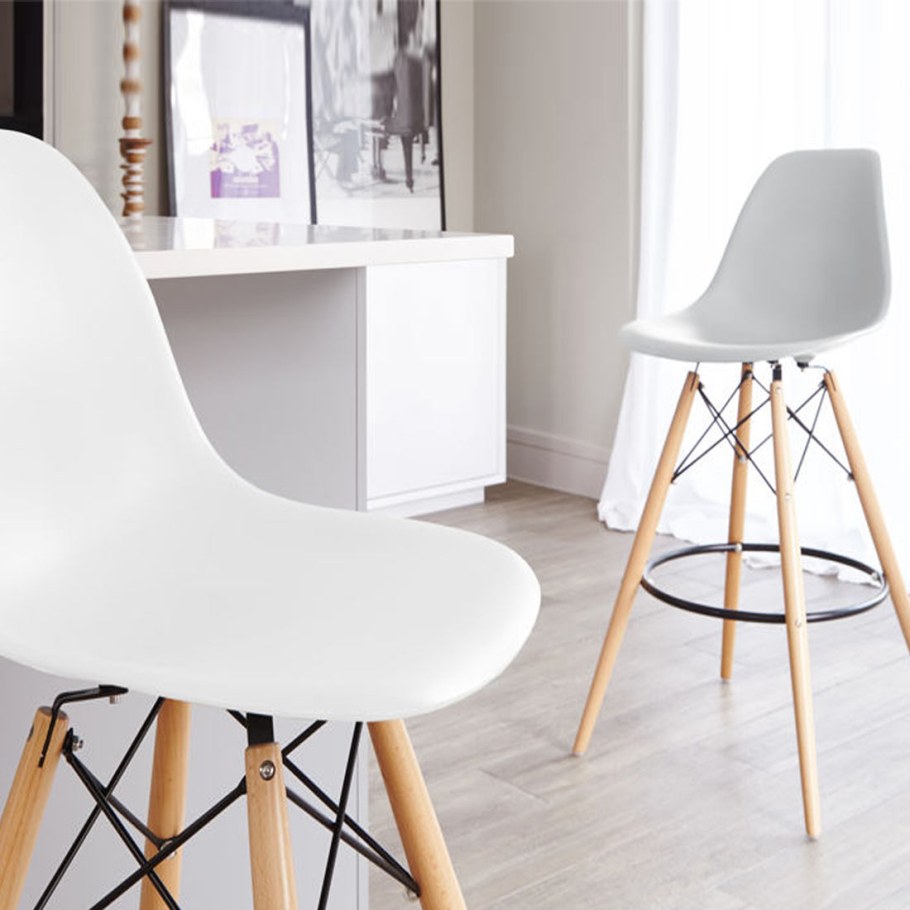 Барный стул Eames в интерьере
