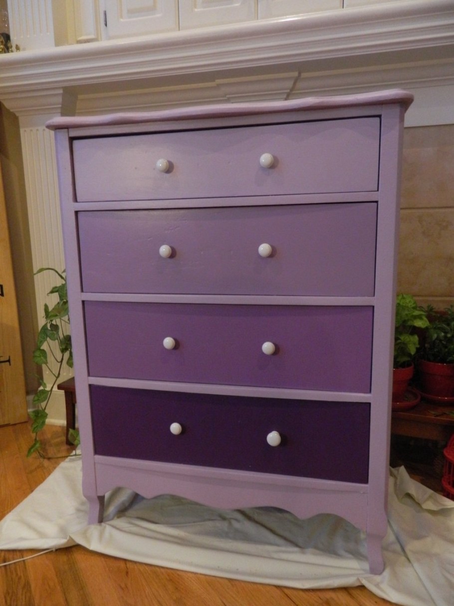 Комоды фиолетового цвета