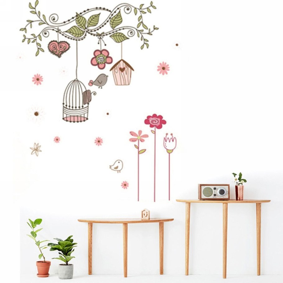 Распечатки на стену в комнате