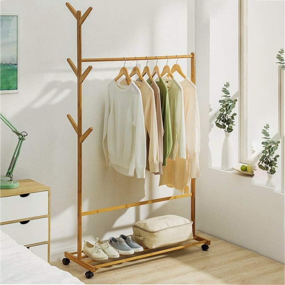 Вешалка в спальню