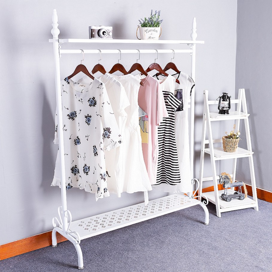 Вешалка для одежды в спальню