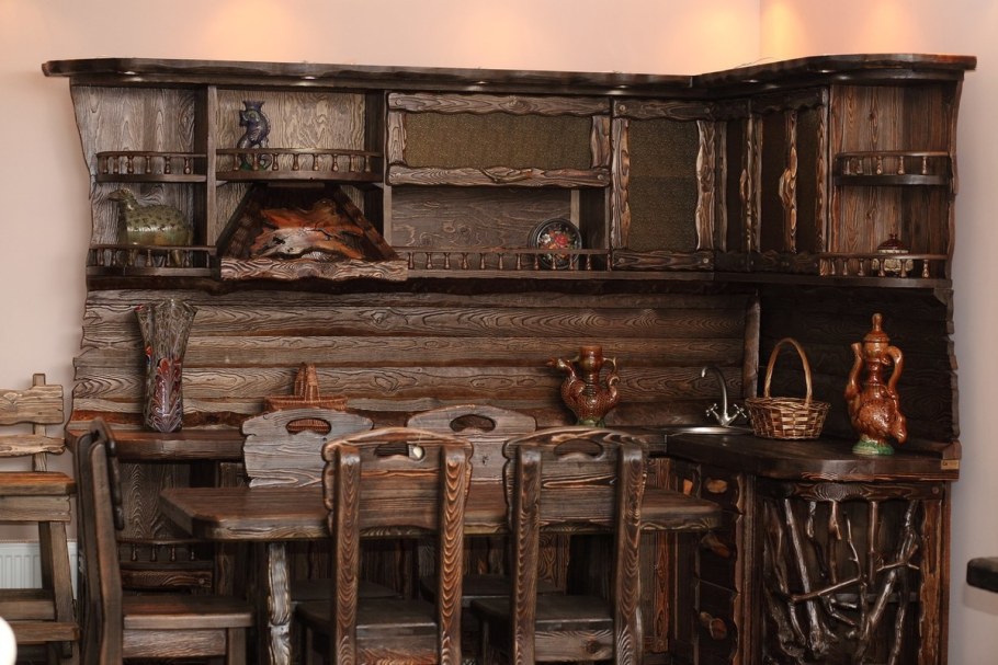 Мебель из массива дерева под старину
