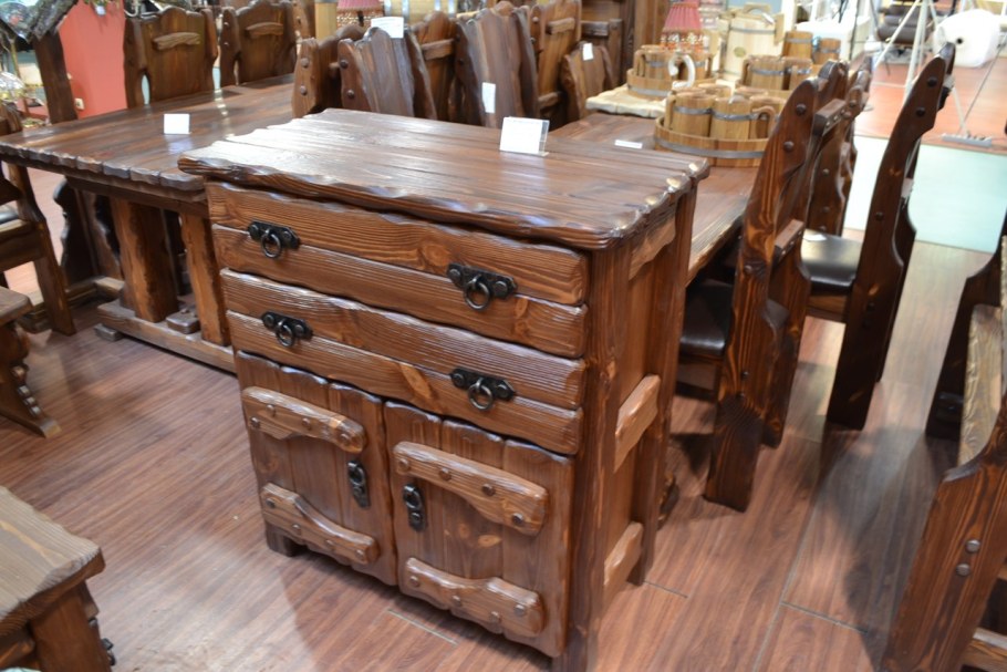 Мебель под старину из массива сосны