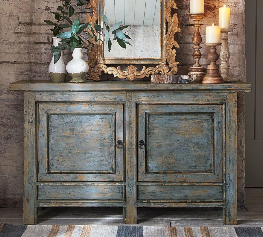 Состаренный комод в интерьере