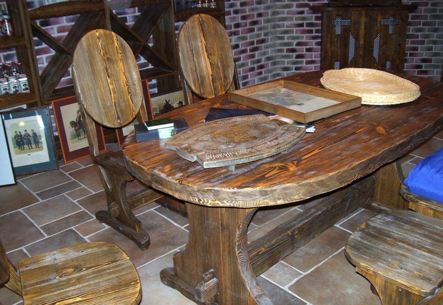 Мебель из брашированного дерева