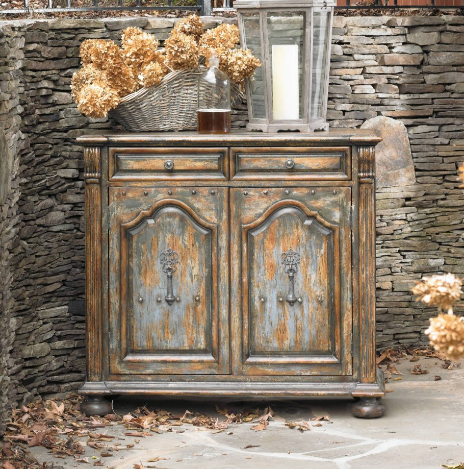 Искусственно состаренная мебель