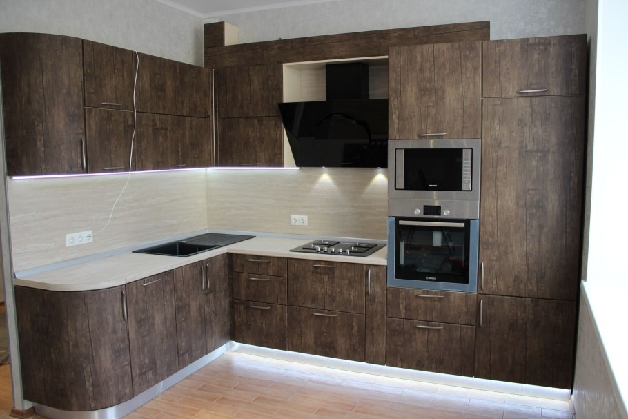 Кухня в плёнке струн Арья