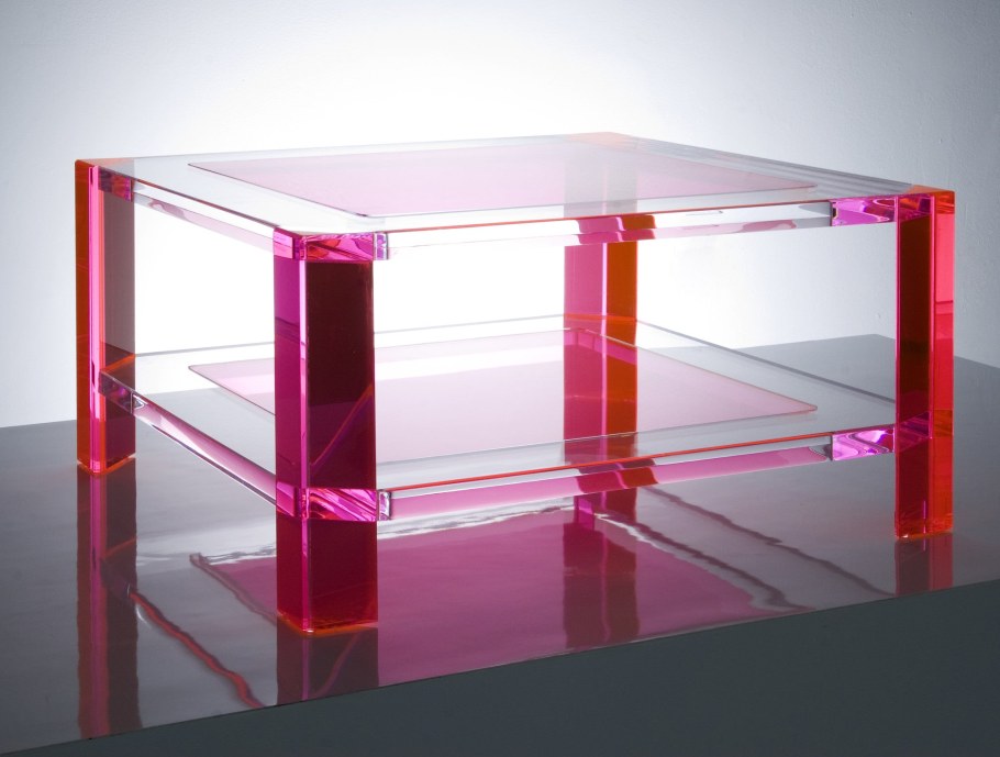 Стол из оргстекла