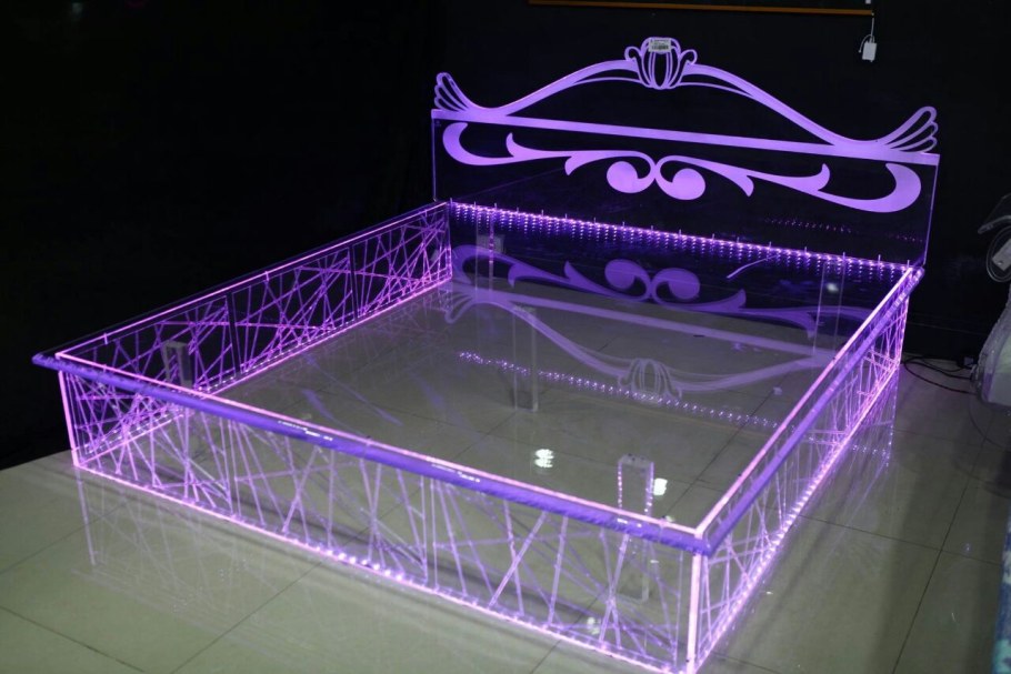 Прозрачная кровать