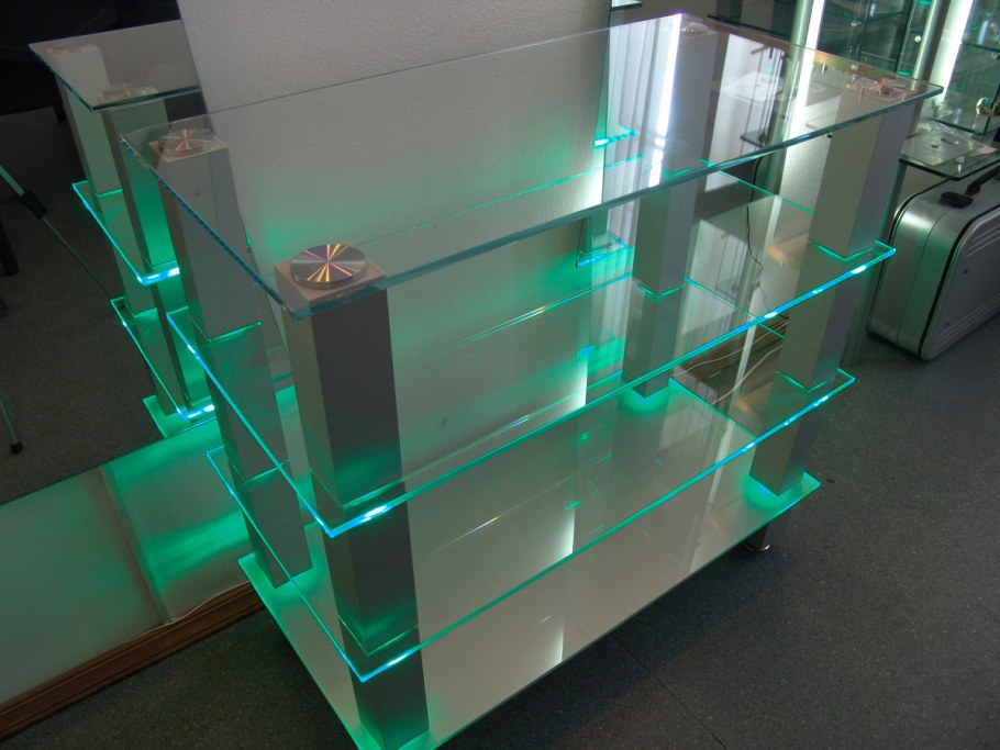 Стеклянная витрина УФ склейка