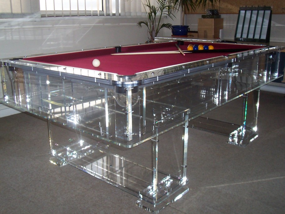 Столик из плексигласа