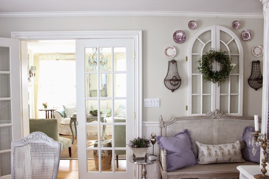 Ставни Прованс в интерьере гостиной