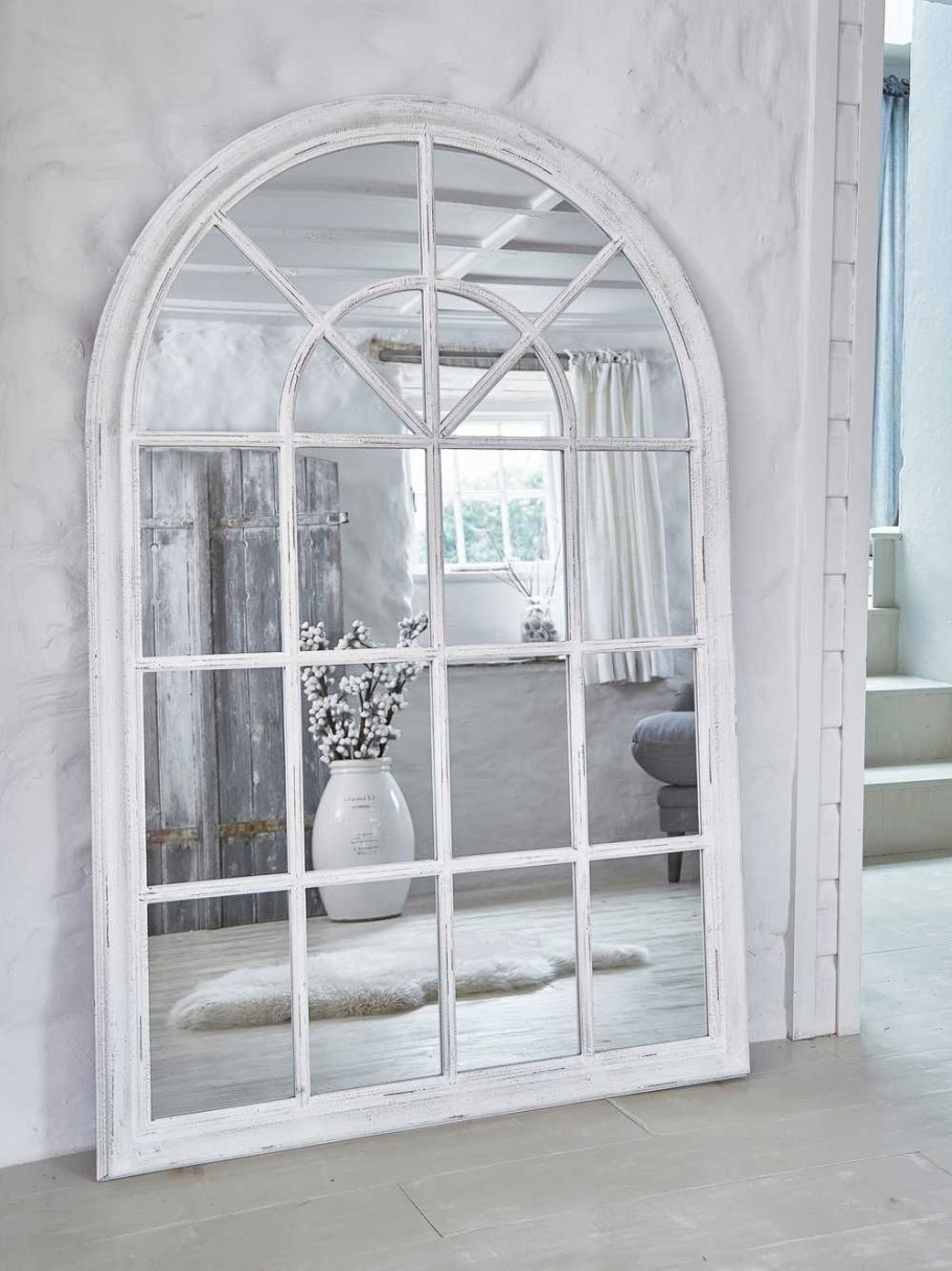 Зеркало в виде окна