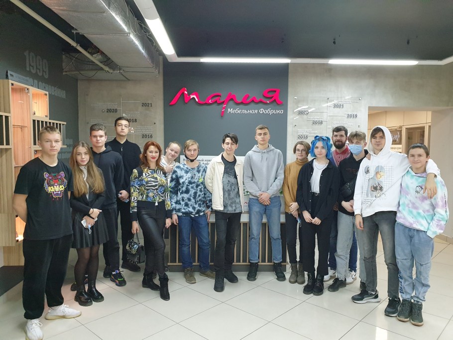 На экскурсии на мебельной фабрике Империал Орел
