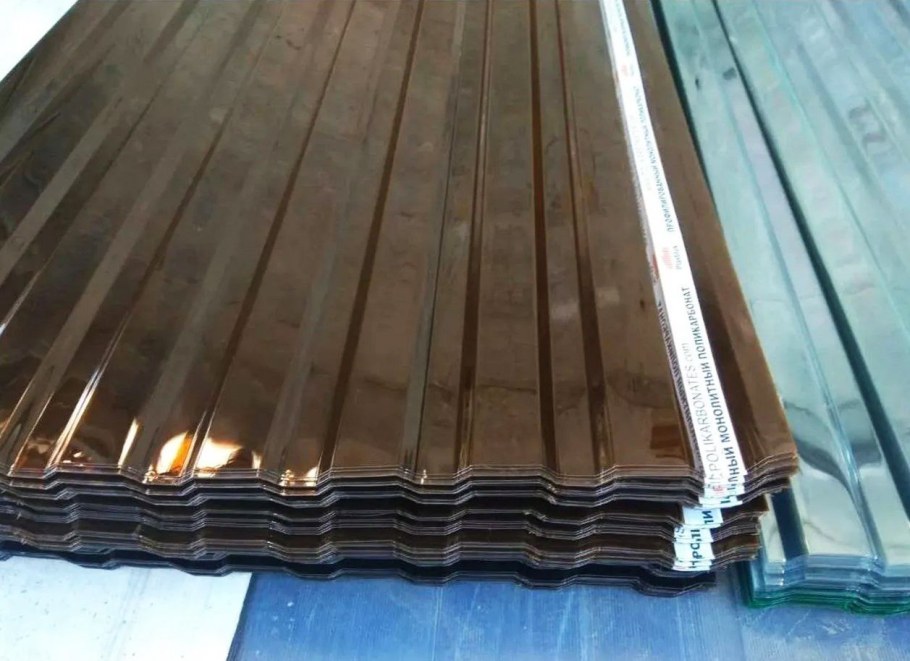 Монолитный поликарбонат профилированный 0,8мм МП-20