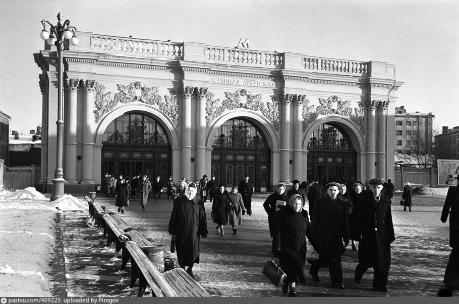 Станция метро Арбатская Наземный вестибюль