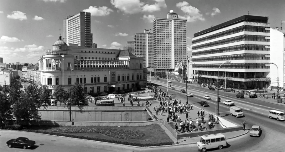 Арбатская площадь 1