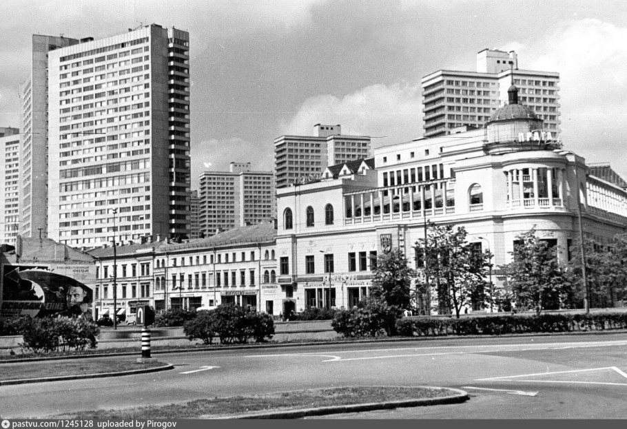 Арбатская площадь 1