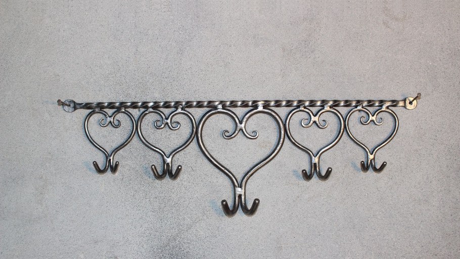 Вешалка из проволоки кованая