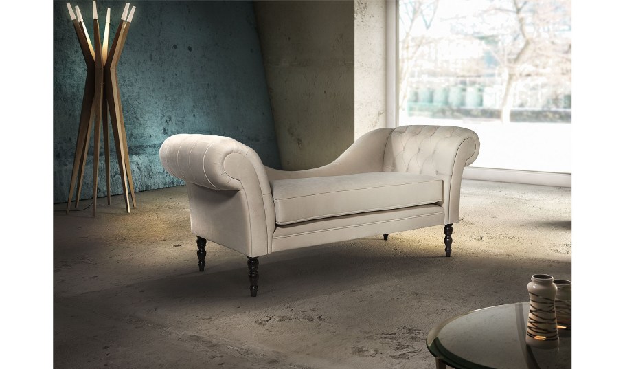 Козетка в интерьере гостиной