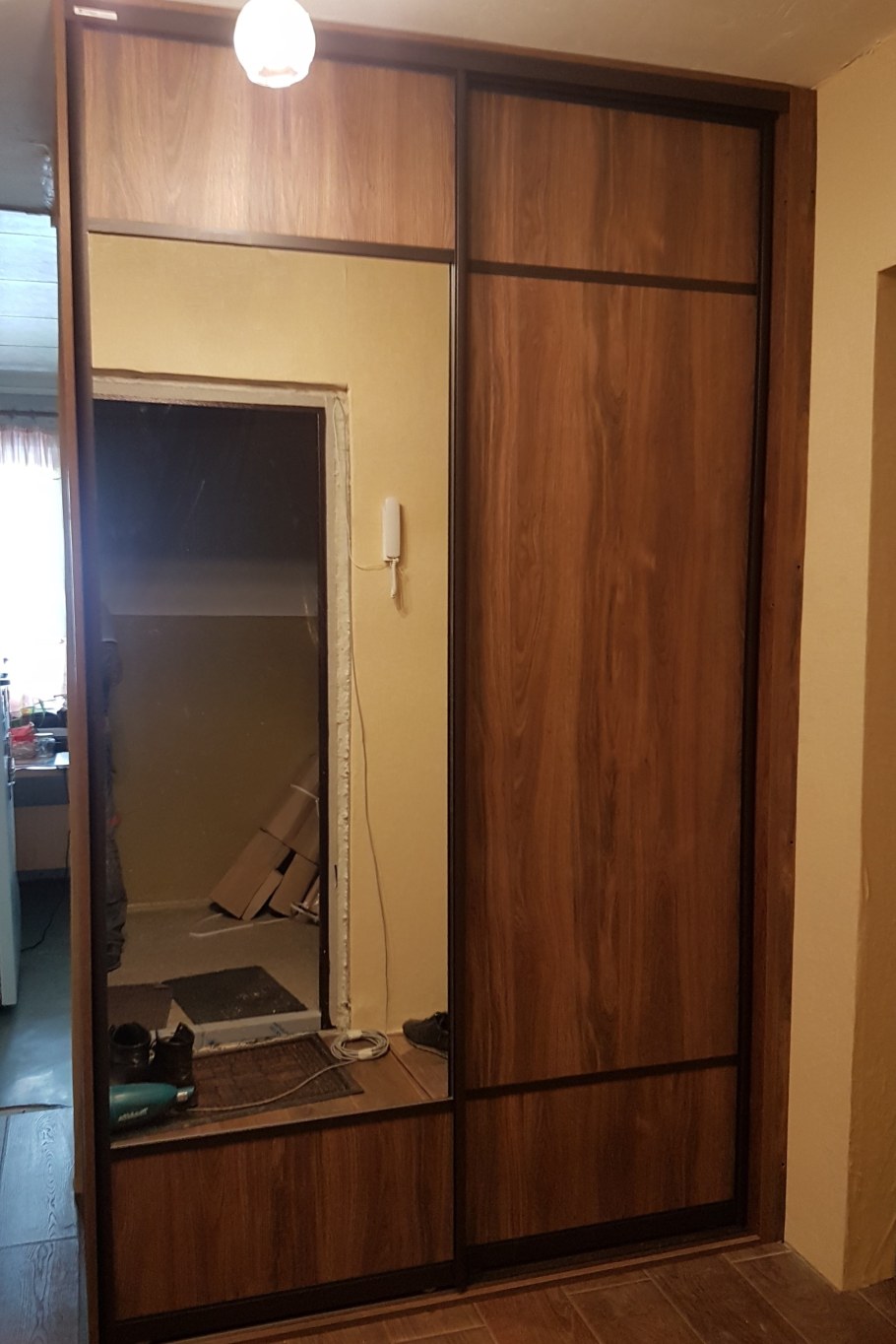 Коричневые шкафы ремонт