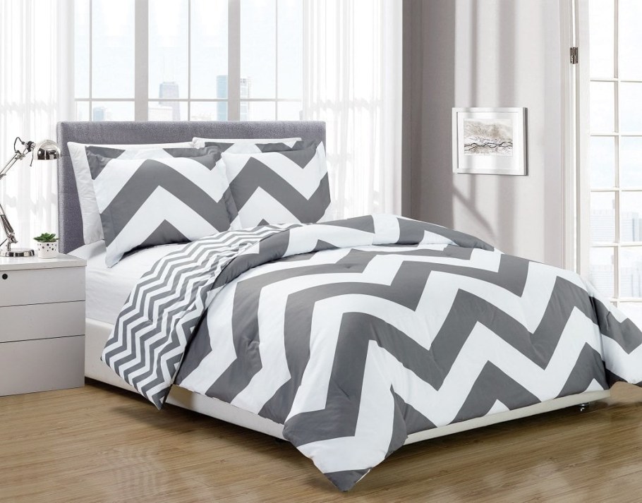 Постельное белье 1.5 светлое в зиг Заге голубой белый