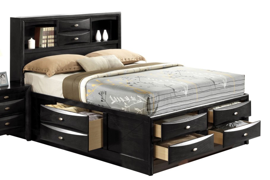 Кровать двуспальная с полками в изголовье