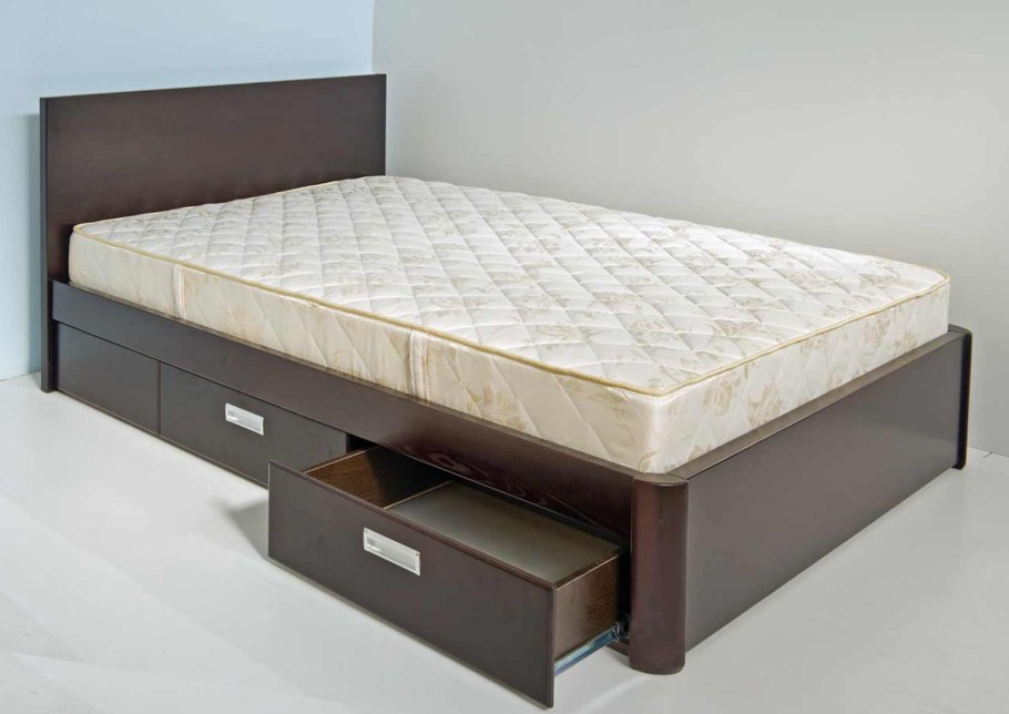 Кровать с выдвижными ящиками