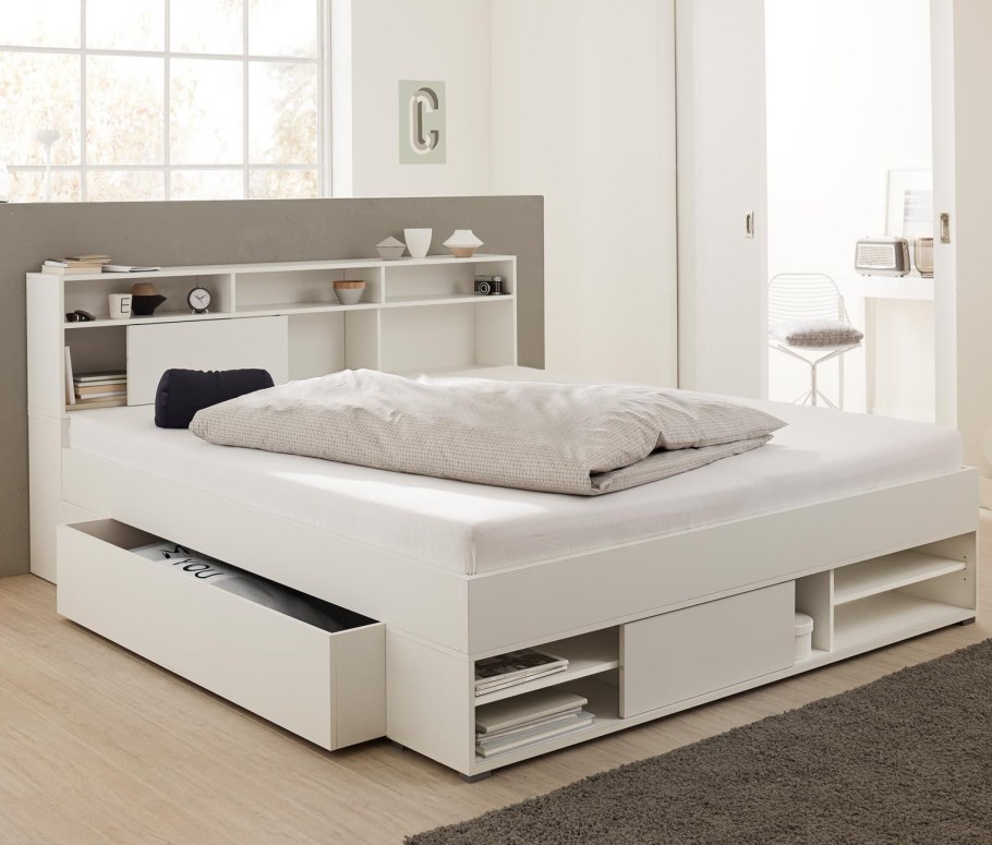 Кровать с вядвижными ящика