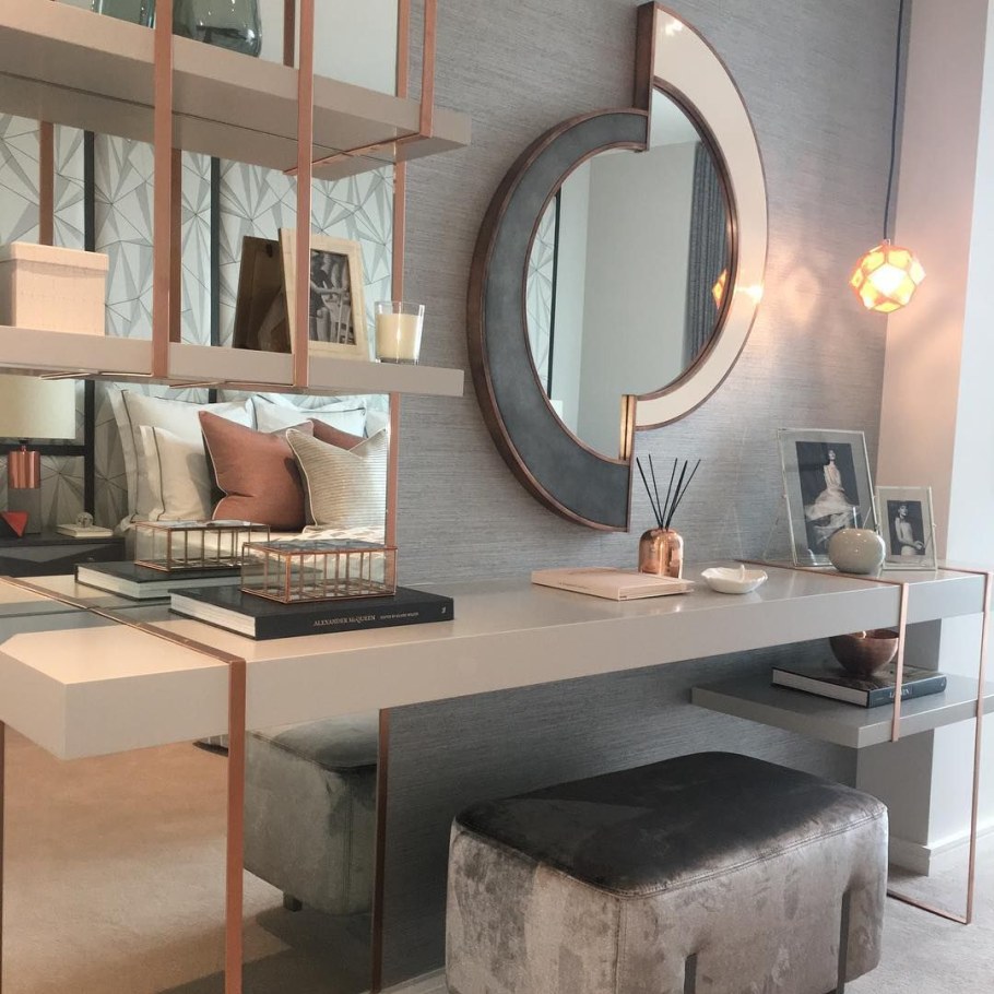 Перегородка с туалетным столиком