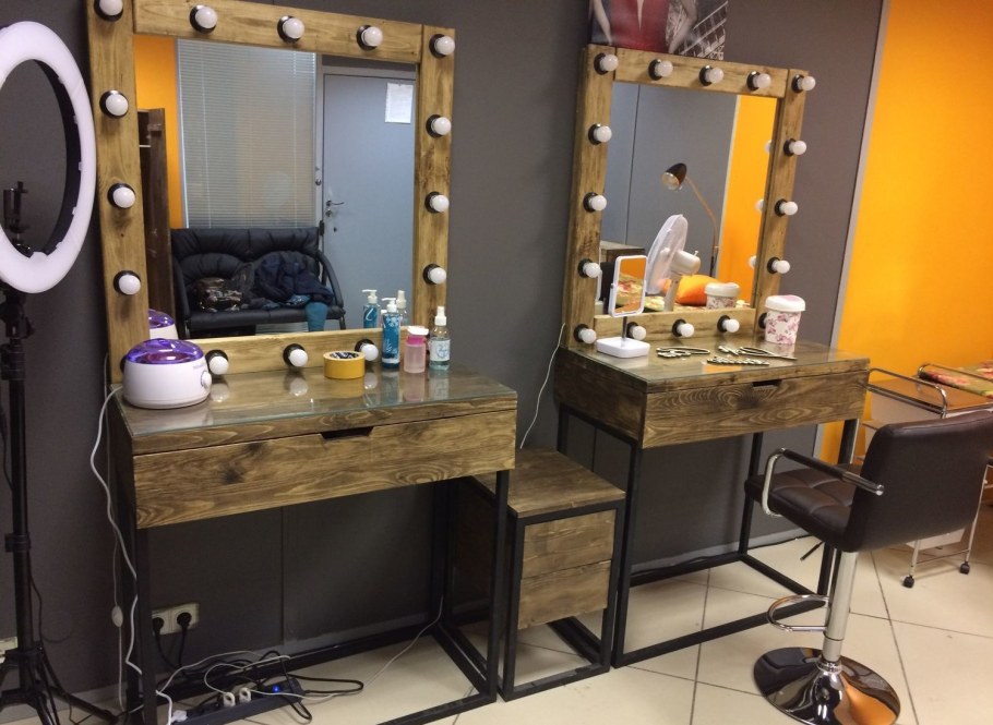 Гримерный стол визажиста лофт