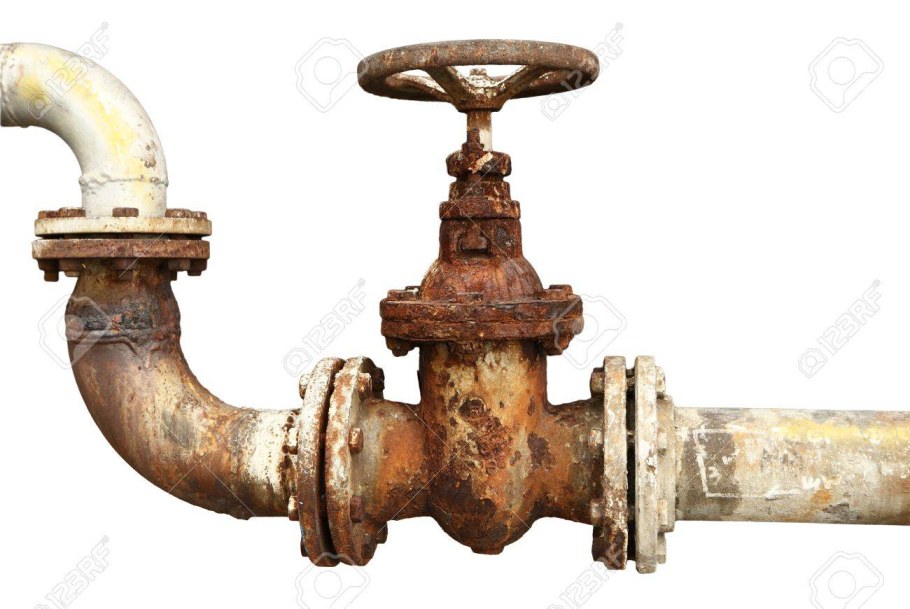 Ржавая труба с вентилем
