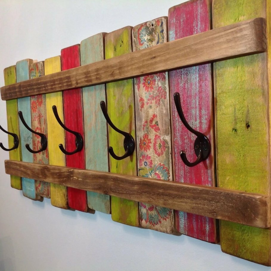 Вешалка из старой доски
