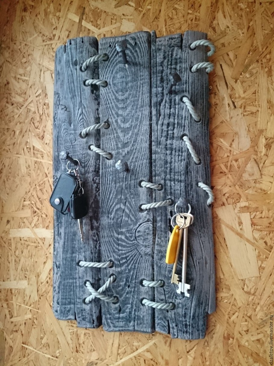 Вешалка для ключей из дерева