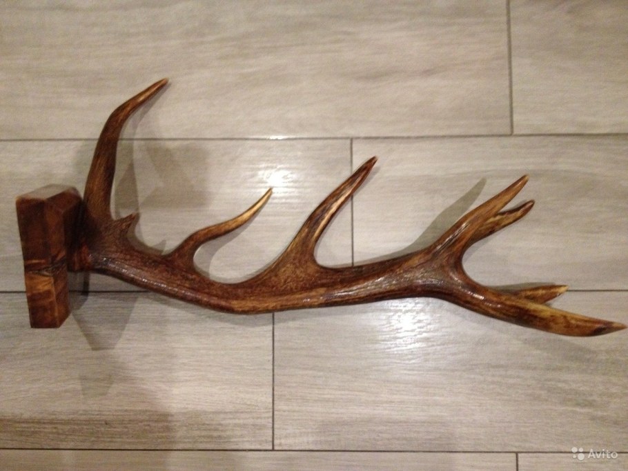Вешалка из оленьего рога