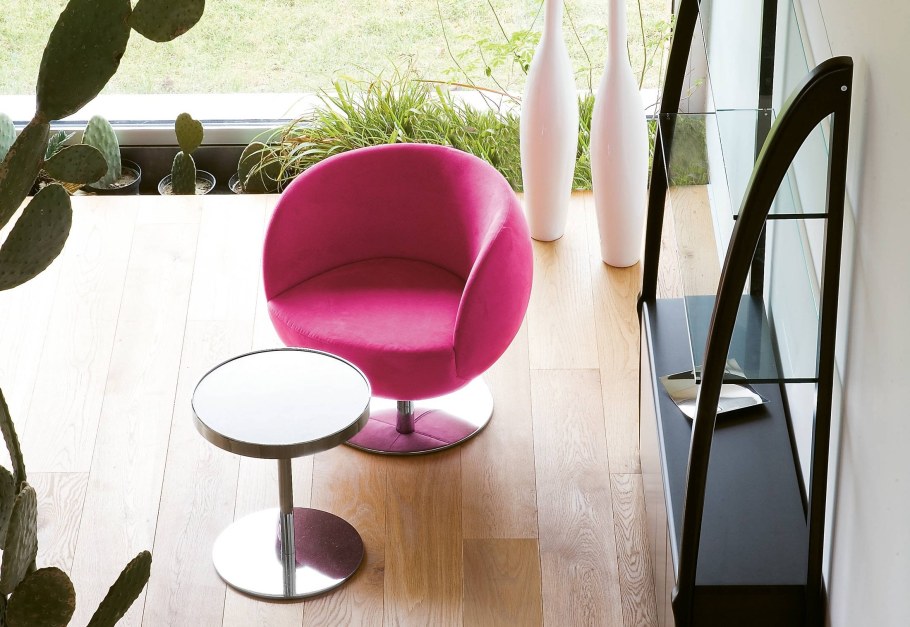 Кресло поворотное Lounge Chair