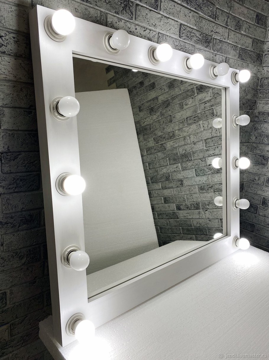 Гримерное зеркало 80*80 белое