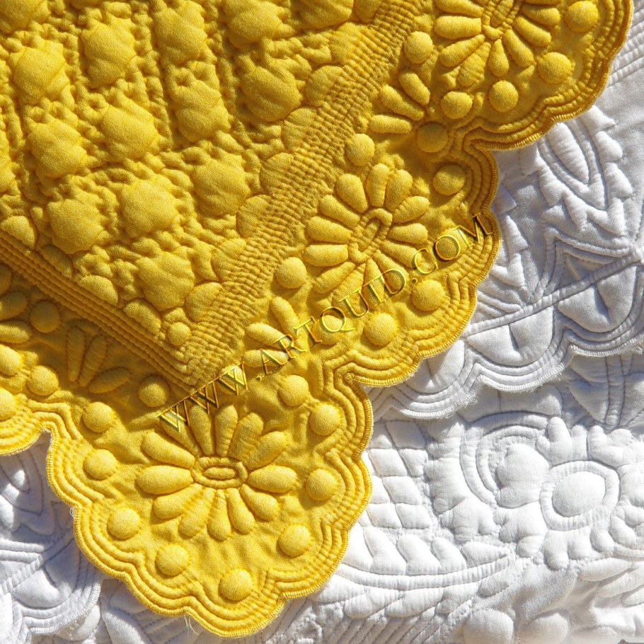 Стеганное одеяло в технике трапунто