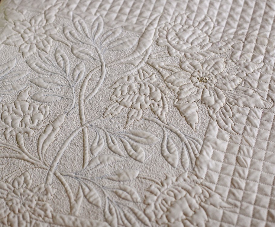 Мотивы трапунто на ткани