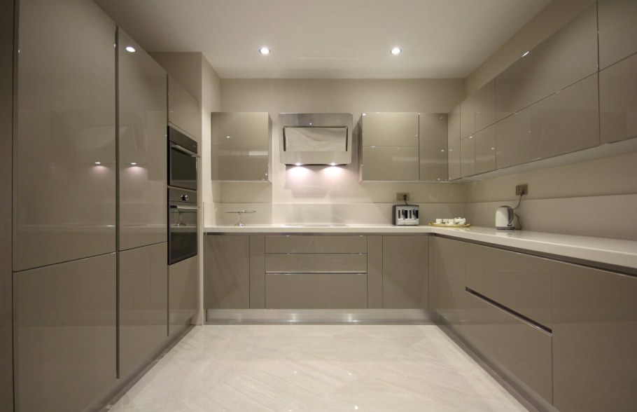 Кухня бежевая матовая