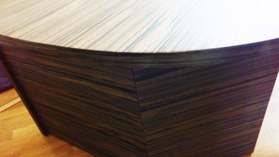 Вздутие шпона на столе