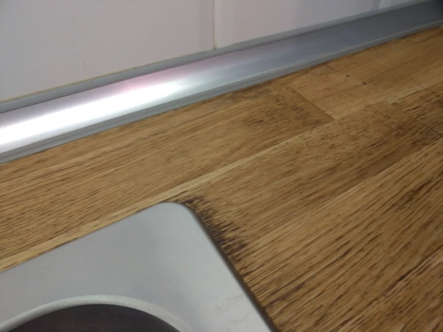 Вспучилась столешница