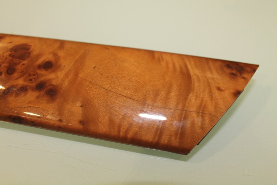 Треснутый лак на дереве