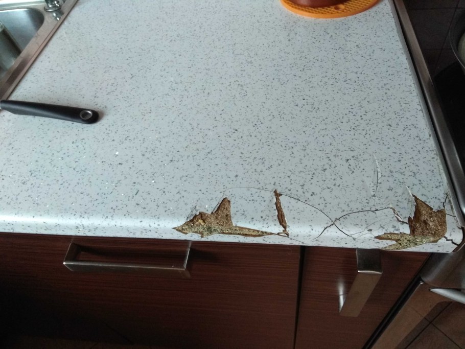 Лопнула кухонная столешница