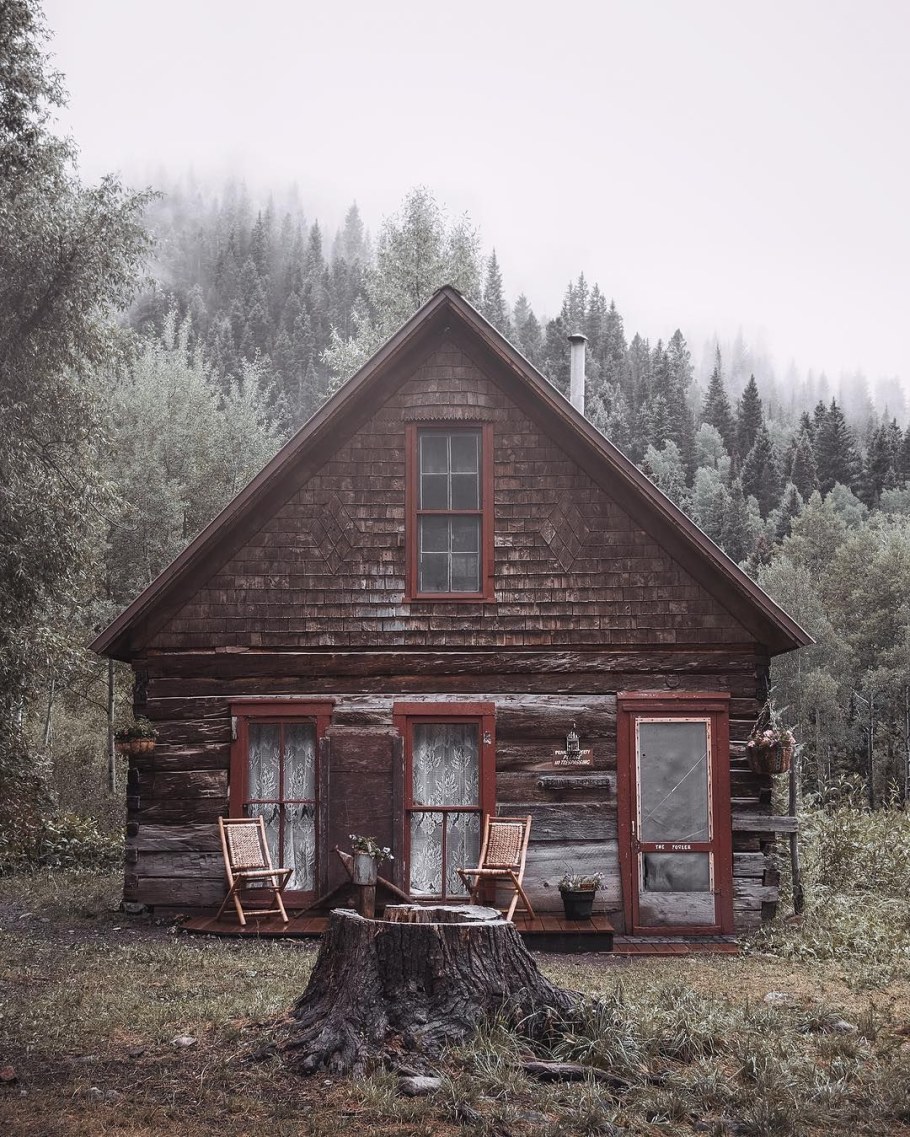 Маленький старенький домик