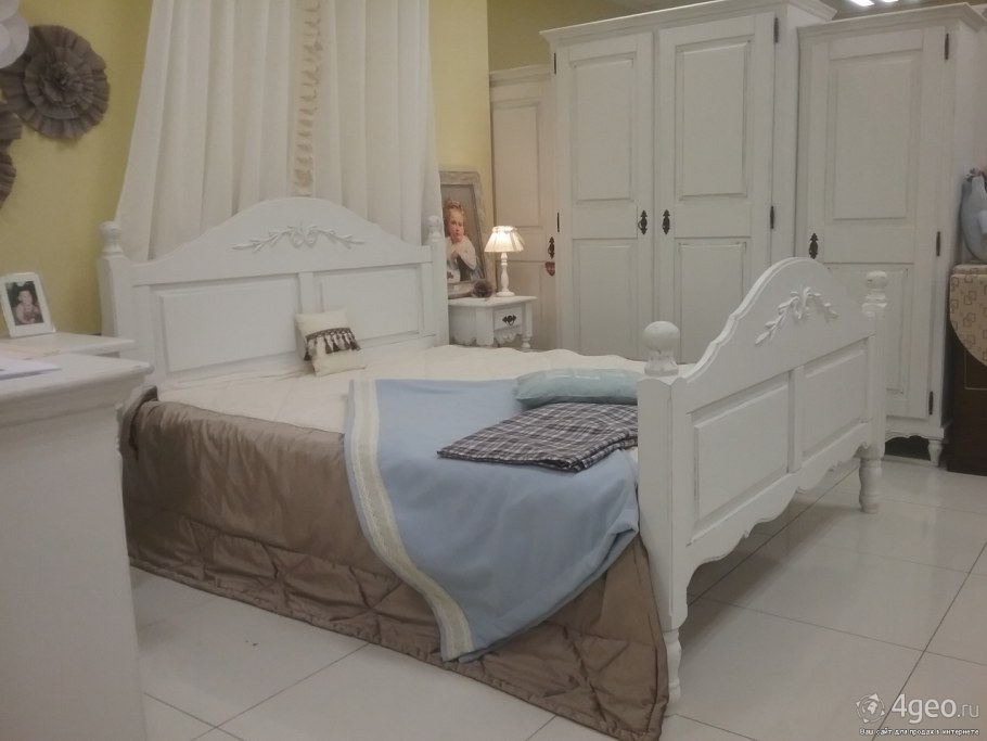Спальный гарнитур в стиле Прованс из массива