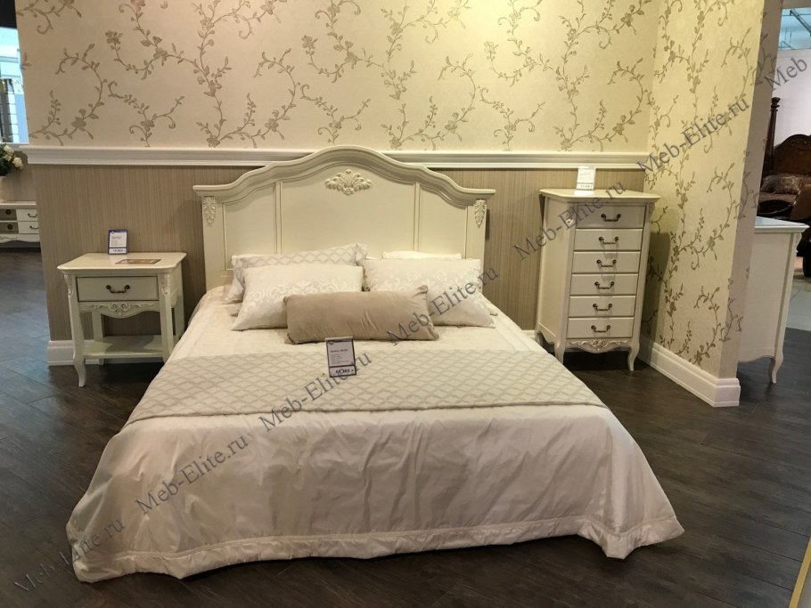 Романтическая двуспальная кровать