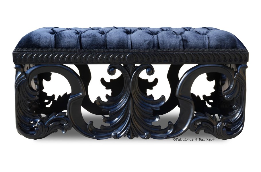 Готический диван